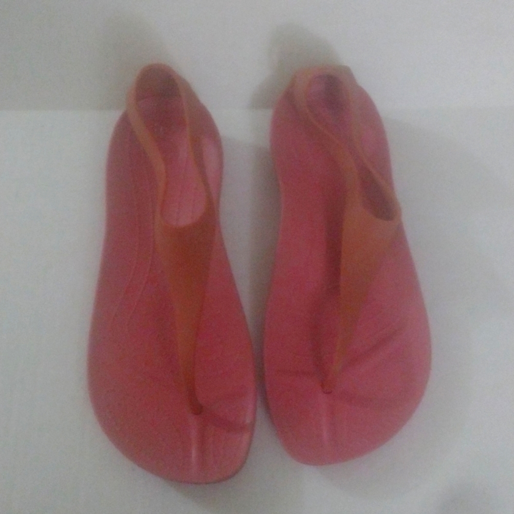 Crocs Serena Flip Flops Sandals Pink Rubber Pull On
